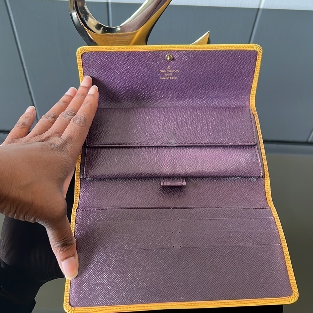 Louis Vuitton Epi Trifold Wallet - Picture 4 of 9